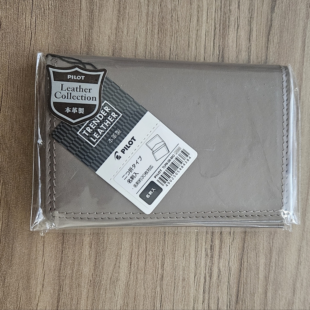 Pilot Leather Collection Trender Leather Card Case in Taupe